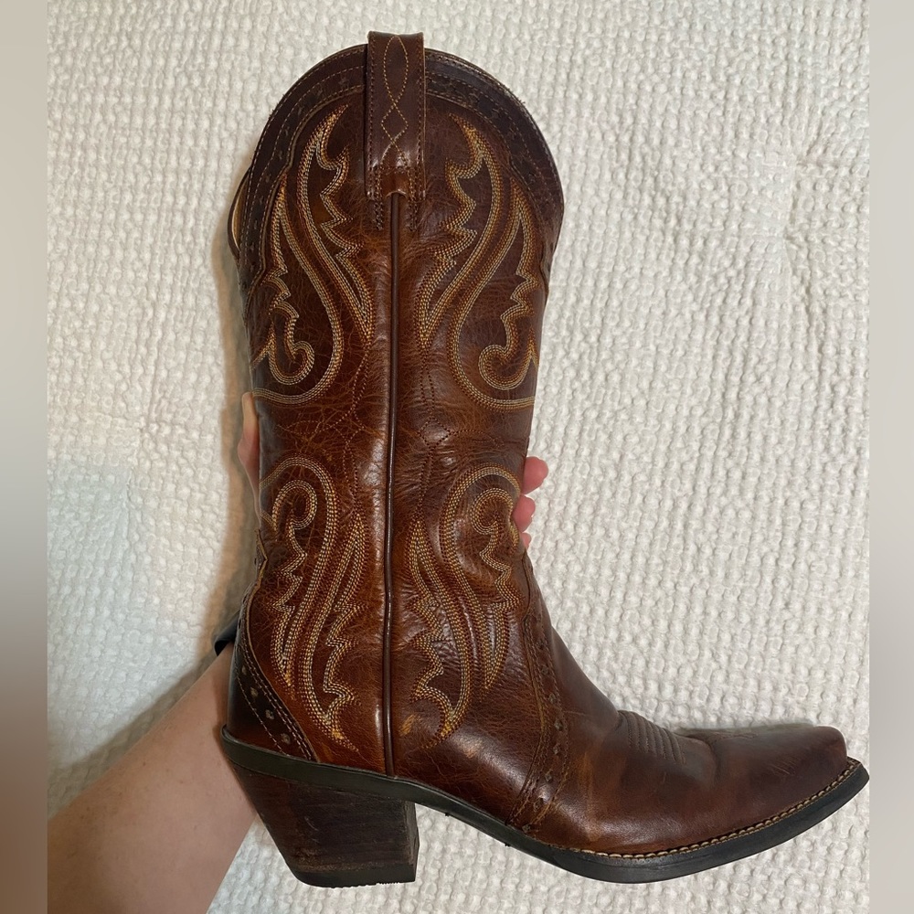 Size 6.5 Ariat boots.